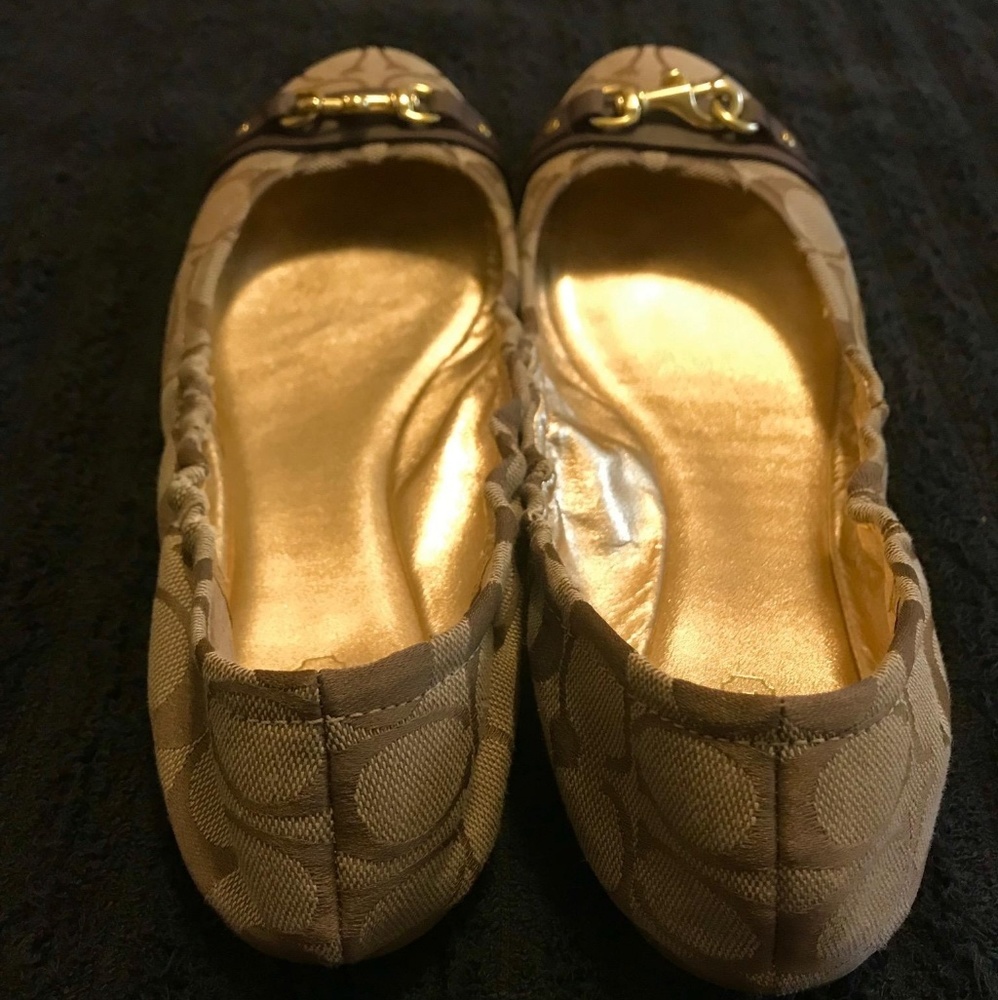 Coach - Picture 2 of 5